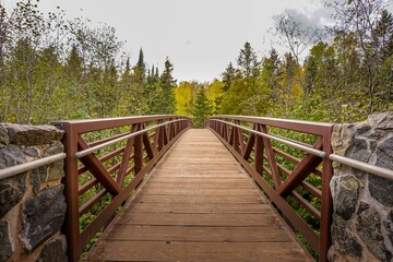Plakat Wooden bridge over Gooseberry River at Gooseberry Falls State Park in northern Minnesota