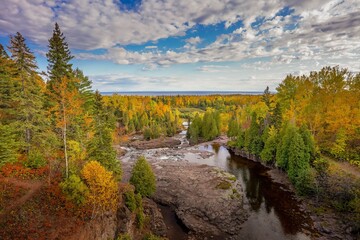 Spectacular view of Gooseberry Falls in Autumn - obrazy, fototapety, plakaty