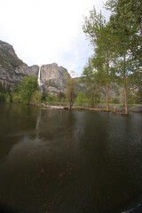 Fototapeta na wymiar Yosemite Falls Merced River