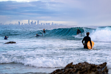 Morning surf at Snapper Rocks, Coolangatta, Australia. World surf reserve and home to the world's best surfers. - obrazy, fototapety, plakaty
