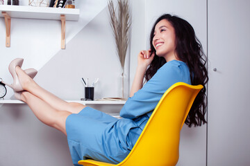 Fototapeta na wymiar young pretty asian woman smiling in her office, lifestyle people concept