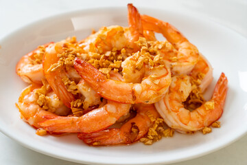 fried shrimps or prawns with garlic