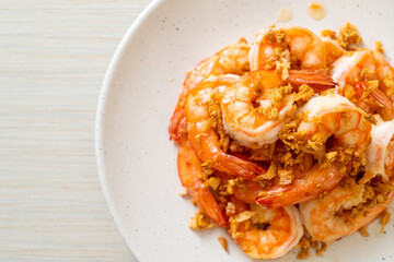 fried shrimps or prawns with garlic