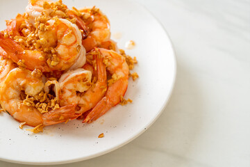 fried shrimps or prawns with garlic