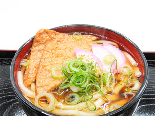 熱々のきつねうどん！出来立てほやほや