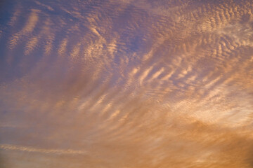 夕焼けの美しい都会の空雲