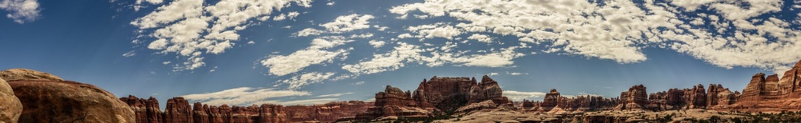 Fototapeta na wymiar Panorama view of canyons, mesas and buttes nature in canyonlands national park in Utah, America