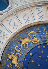 Fototapeta na wymiar Astrologische Uhr in Venedig