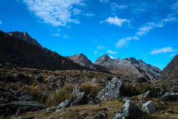南米ペルー、アンデス山脈の氷河からジャングル地帯を歩いてマチュピチュを目指すサルカンタイトレッキング