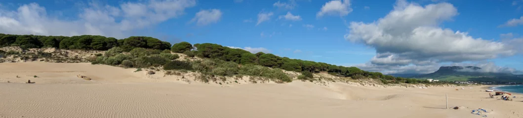 Papier Peint photo autocollant Plage de Bolonia, Tarifa, Espagne paysage panoramique de la plage de Bolonia et des dunes de sable sur la Costa de la Luz en Andalousie