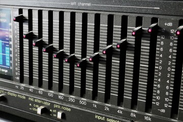 audio mixing console