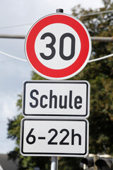 Verkehrsschild Zulässige Höchstgeschwindigkeit Dreissig Stundenkilometer, Deutschland, Europa