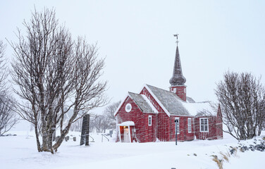Eglise rouge de flakstad aux Lofoten