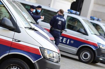 Polizei-Einsatz und Polizei Kontrolle in Wien - Lockdown Shutdown (Österreich) - Police operations...