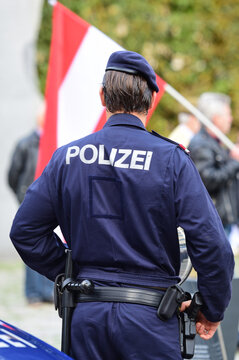 Polizei-Einsatz und Polizei Kontrolle in Wien - Lockdown Shutdown (&Ouml;sterreich) - Police operations and police control in Vienna - Lockdown Shutdown (Austria)