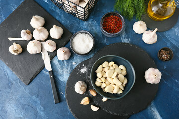 Bowl of fresh garlic on table