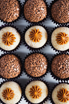 Brigadeiro Ao Leite e Brigadeiro de Churros