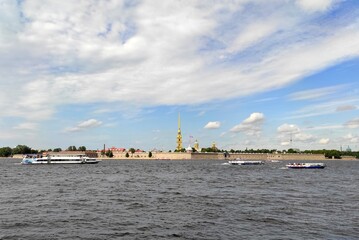 Fototapeta premium Panorama of Neva river and Peter-Paul fortress with boats in a sunny summer day