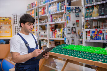 The auto parts dealer selects the spare part and writes the information to the tablet.