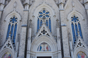 Obraz premium Castelpetroso - Molise - Basilica Minore dell'Addolorata Sanctuary - Detail of the facade in Neo-Gothic style -