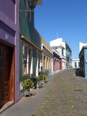 Fototapeta na wymiar Kanaren - La Palma - Bunte Häuser im Dorf Tijarafe