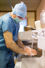 Lavage de main chirurgien 