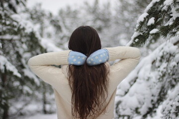 girl in winter forest 