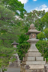 京都 城南宮 参道の灯篭