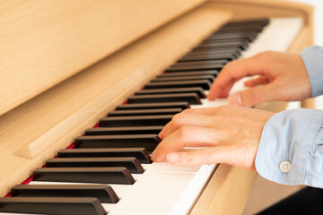 Obraz premium Piano practice scene (adult male)