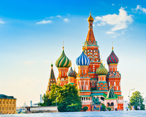 Obraz premium The Cathedral of Vasily the Blessed (Saint Basil's Cathedral) on Red square in summer sunny morning. Moscow. Russia