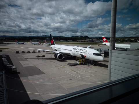 Aircanada Images – Browse 20 Stock Photos, Vectors, and Video | Adobe Stock