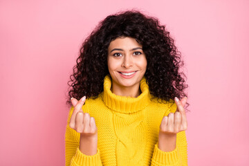 Photo of young attractive hispanic girl happy positive smile ask money cashless bankrupt isolated over pink color background