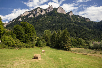 View of the Trzy Korony peak in Pieniny, Poland © Radoslaw Maciejewski