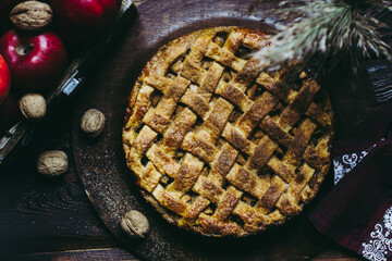 Traditional American apple pie with cinnamon. 