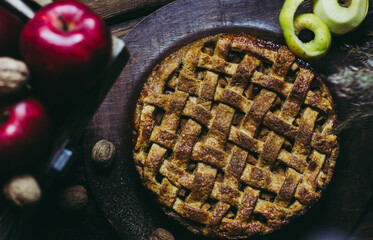 Traditional American apple pie with cinnamon. 