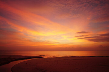 Fototapeta na wymiar sunset on the beach