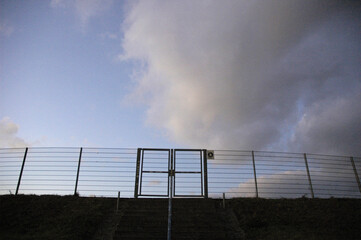 Zaun mit geschlossener Doppeltuer © lotharnahler