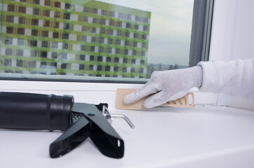 silicone distribution, for sealing the cracks of windows and window sills, with a plastic spatula