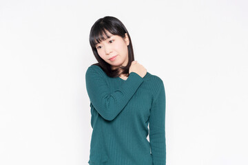 肩こりに悩む女性