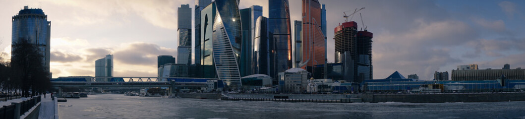 Fototapeta na wymiar The Moscow River and the Moscow Business Center