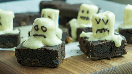 Ghost Marshmallow Brownies. halloween's brownies with marshmallow