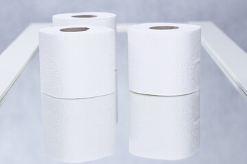 Rolka papieru toaletowego biała