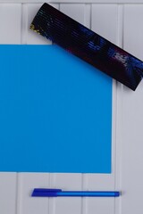 Kartka niebieska arkusz długopis