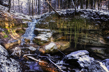 Fototapeta premium Blick in Schlucht mit Wasserfall