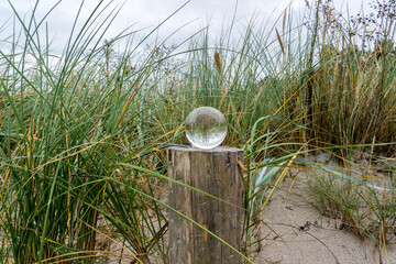 Glaskugel in der Düne