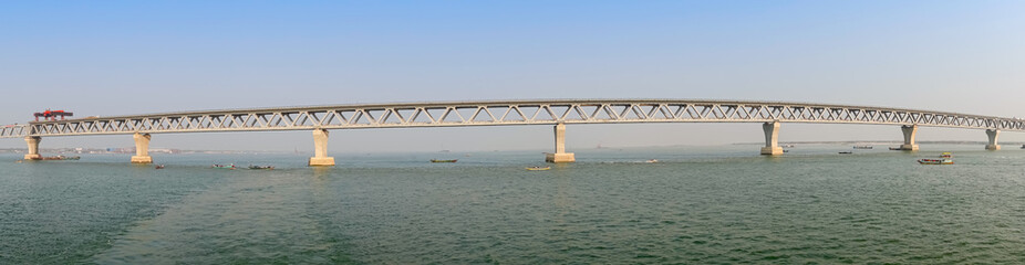 Obraz premium Panoramic view of the Padma Multipurpose Bridge over the Padma River.