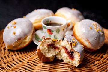 Pączki i kawa
