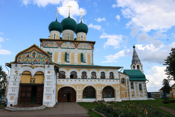 Fototapeta na wymiar beautiful Resurrection Cathedral – a monument of church architecture of the second half of the 17th century in Tutayev, Russia under blue sky
