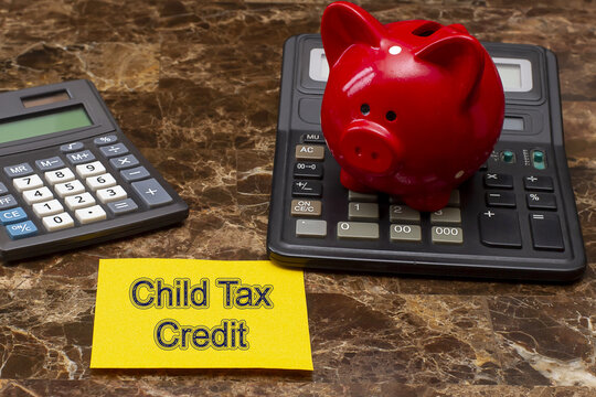Memo stick with words Child tax credits.