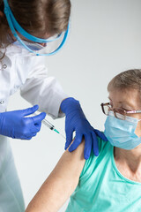 elderly woman getting coronavirus vaccine